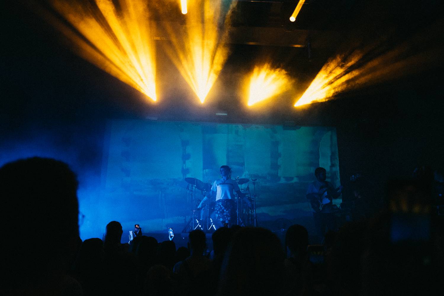 BENEE zahřála u srdce. Vyprávěla historky a poděkovala česky 