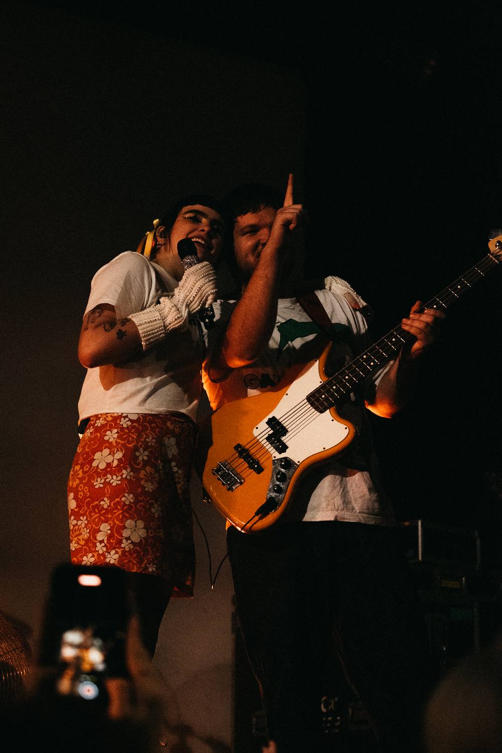 BENEE zahřála u srdce. Vyprávěla historky a poděkovala česky 