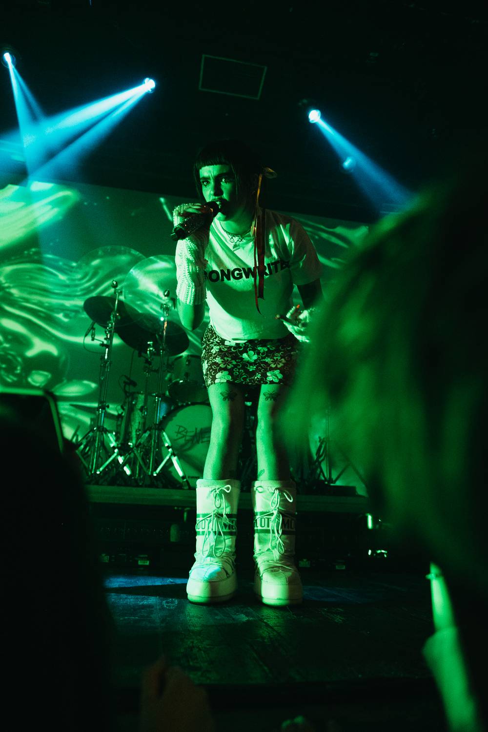 BENEE zahřála u srdce. Vyprávěla historky a poděkovala česky 