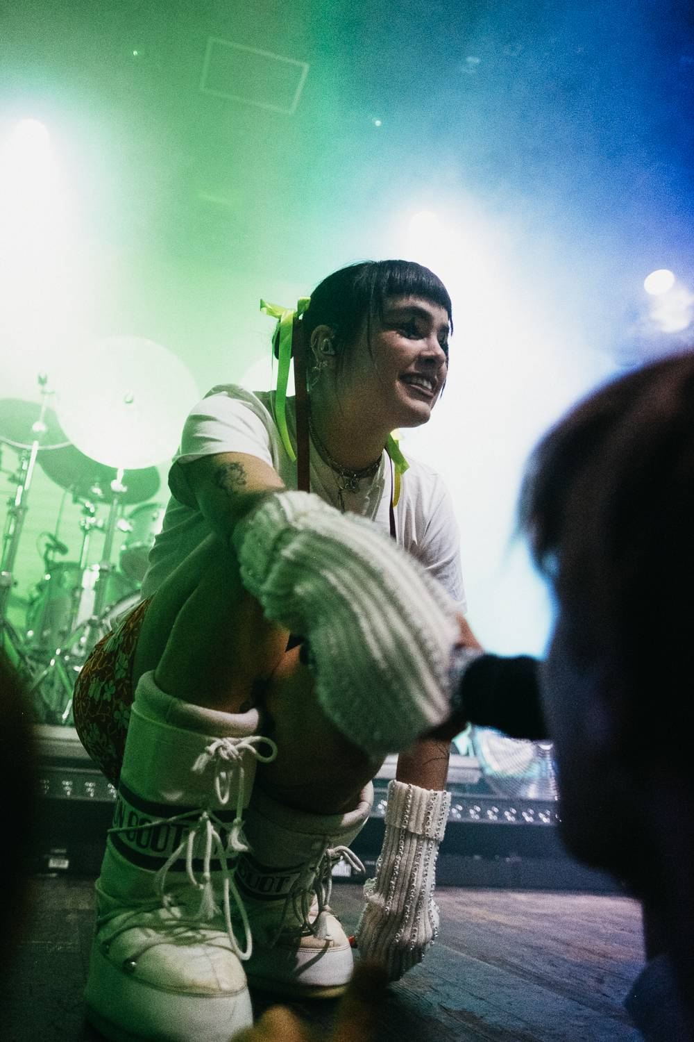 BENEE zahřála u srdce. Vyprávěla historky a poděkovala česky 