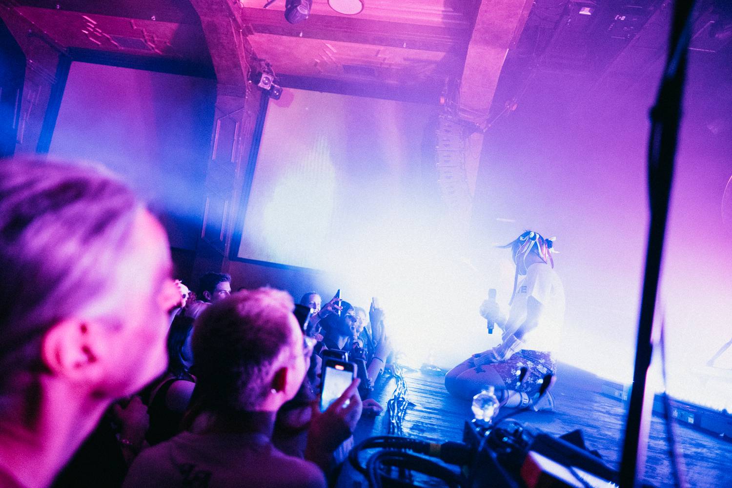 BENEE zahřála u srdce. Vyprávěla historky a poděkovala česky 