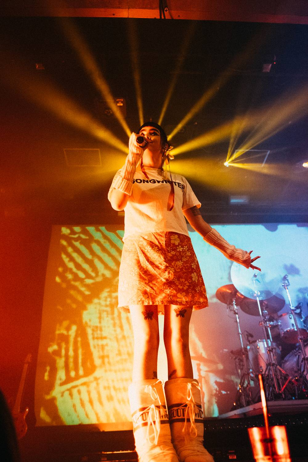 BENEE zahřála u srdce. Vyprávěla historky a poděkovala česky 