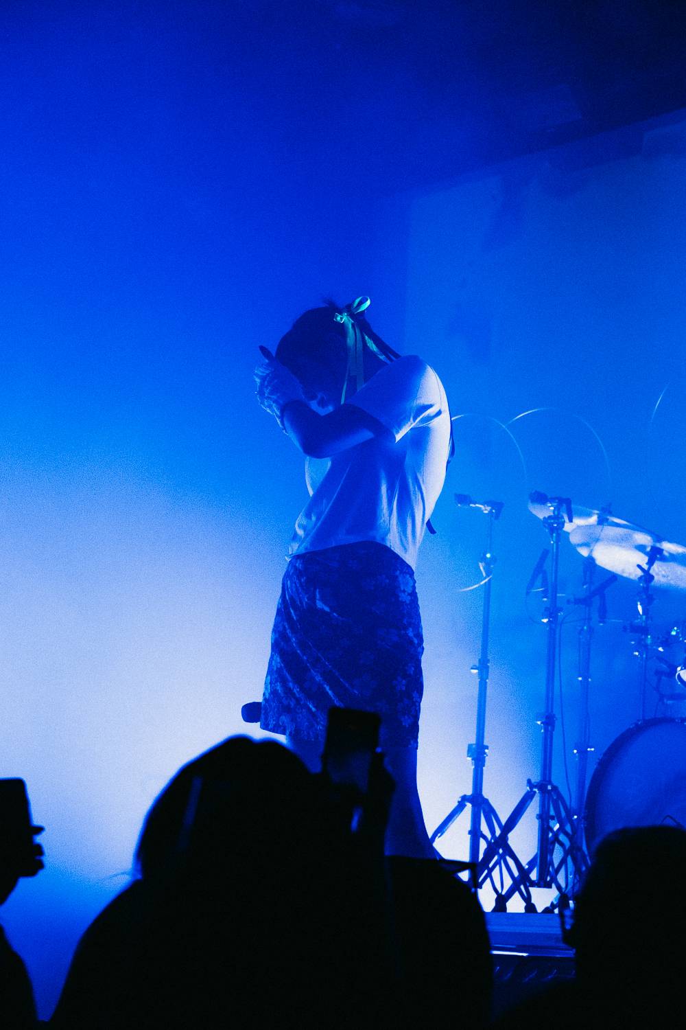 BENEE zahřála u srdce. Vyprávěla historky a poděkovala česky 