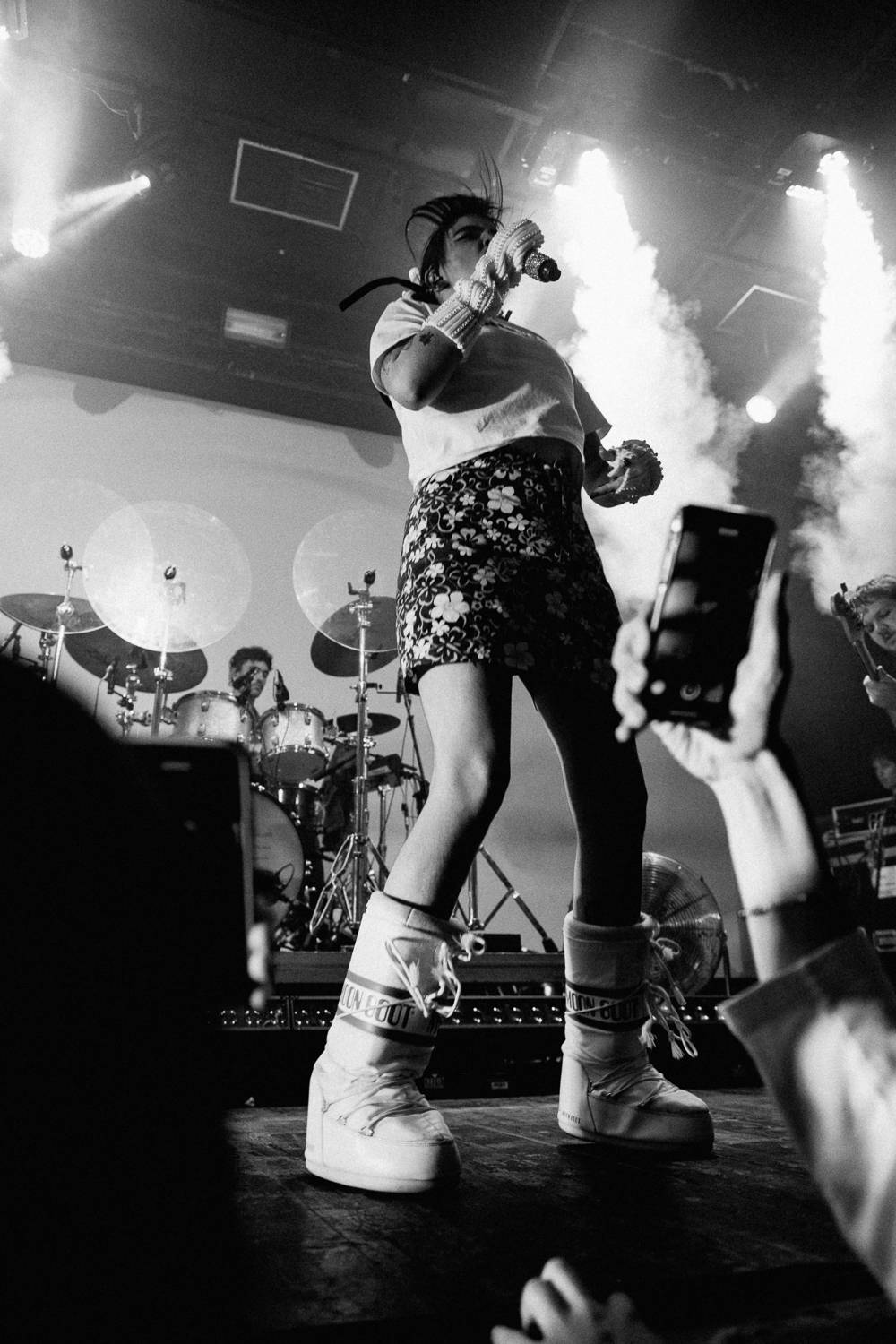 BENEE zahřála u srdce. Vyprávěla historky a poděkovala česky 