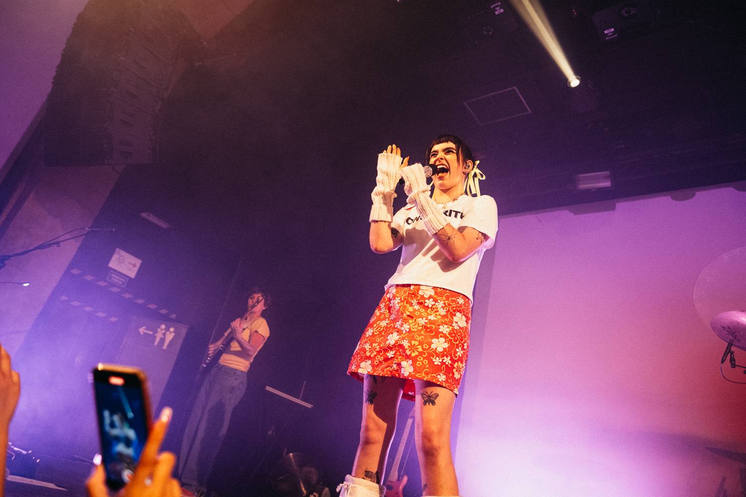 BENEE zahřála u srdce. Vyprávěla historky a poděkovala česky 