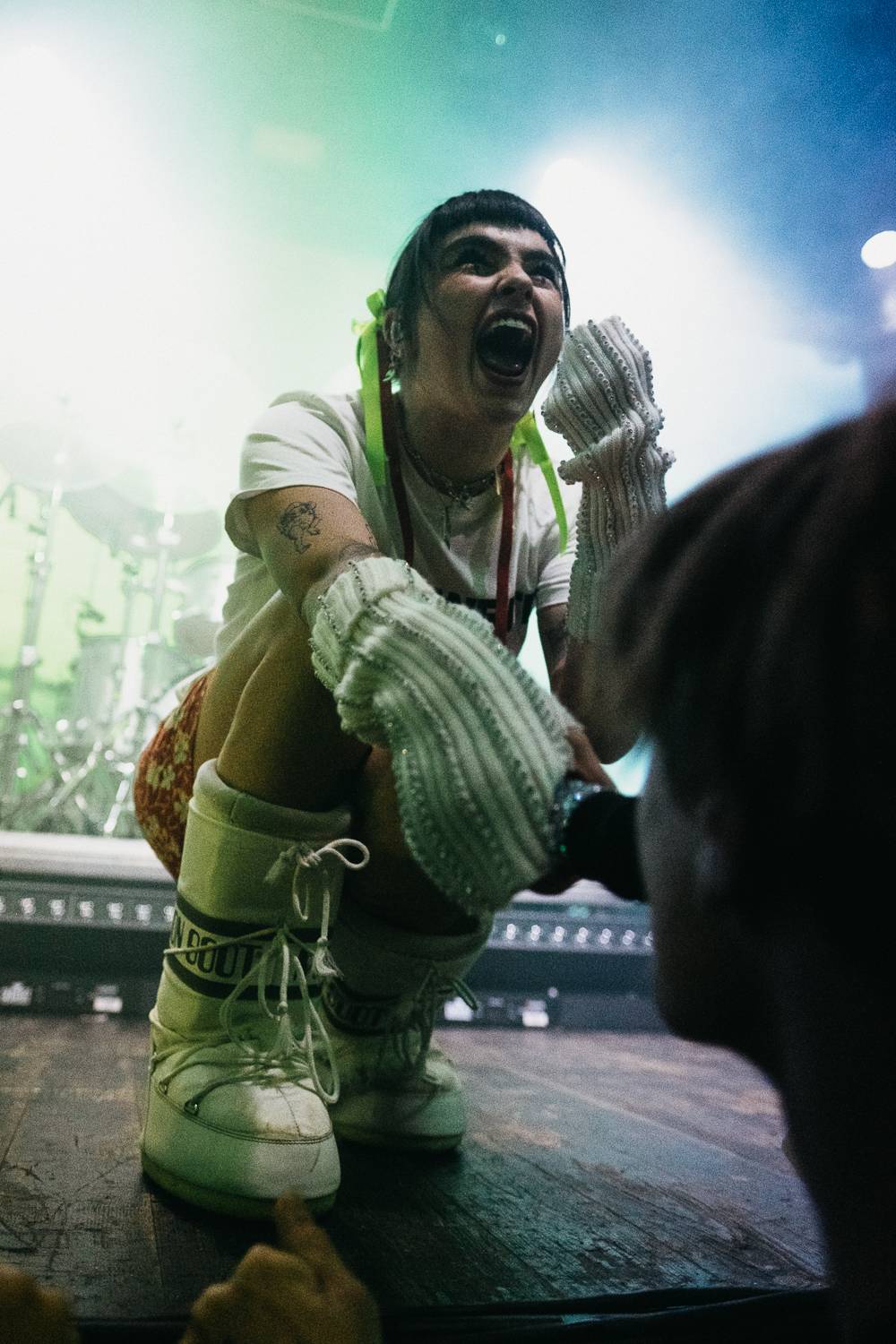 BENEE zahřála u srdce. Vyprávěla historky a poděkovala česky 