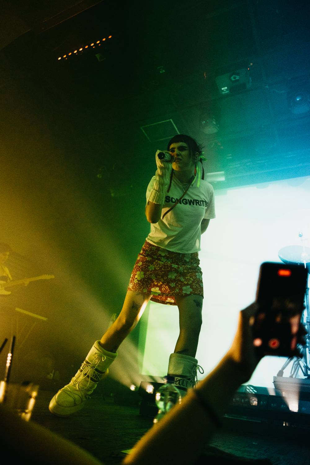 BENEE zahřála u srdce. Vyprávěla historky a poděkovala česky 