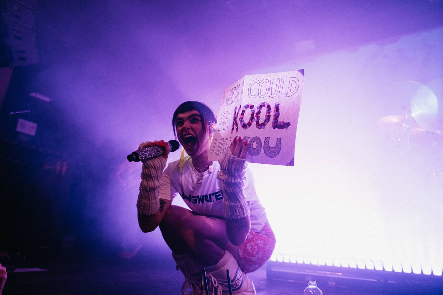 BENEE zahřála u srdce. Vyprávěla historky a poděkovala česky 