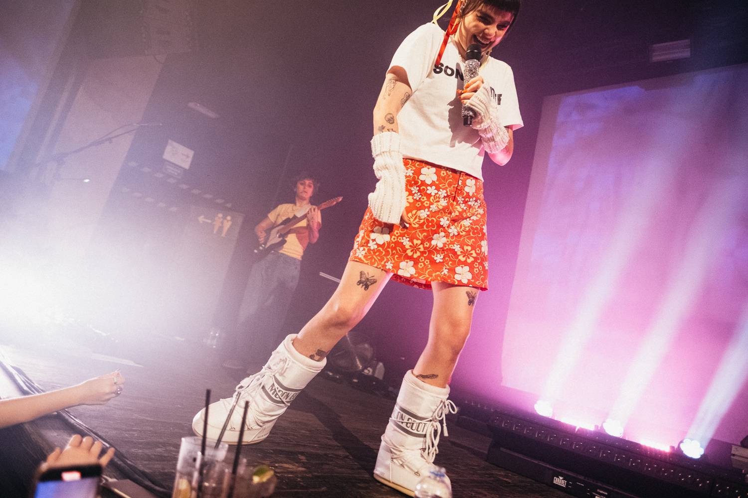 BENEE zahřála u srdce. Vyprávěla historky a poděkovala česky 