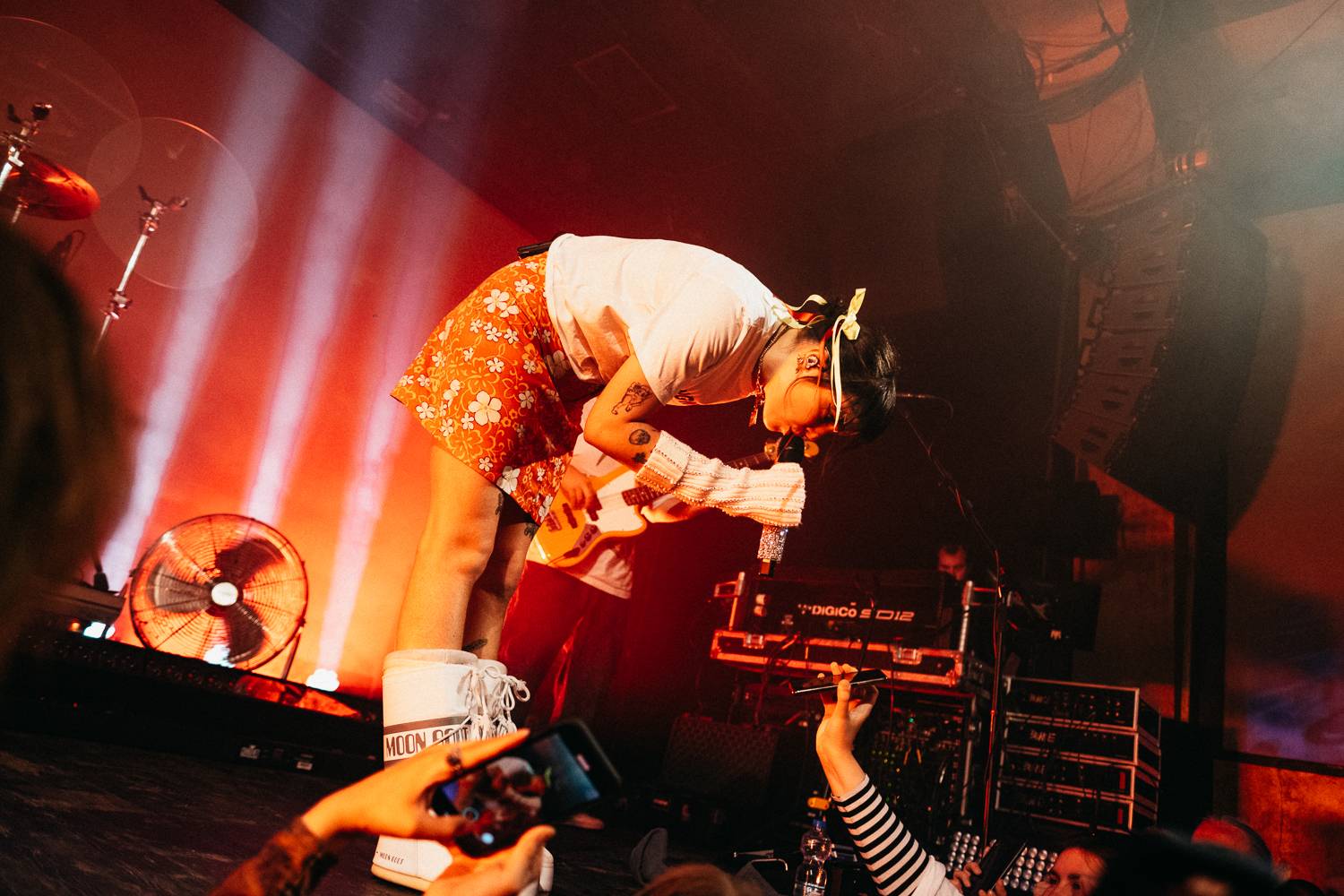 BENEE zahřála u srdce. Vyprávěla historky a poděkovala česky 