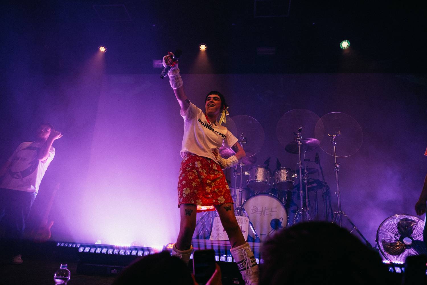 BENEE zahřála u srdce. Vyprávěla historky a poděkovala česky 