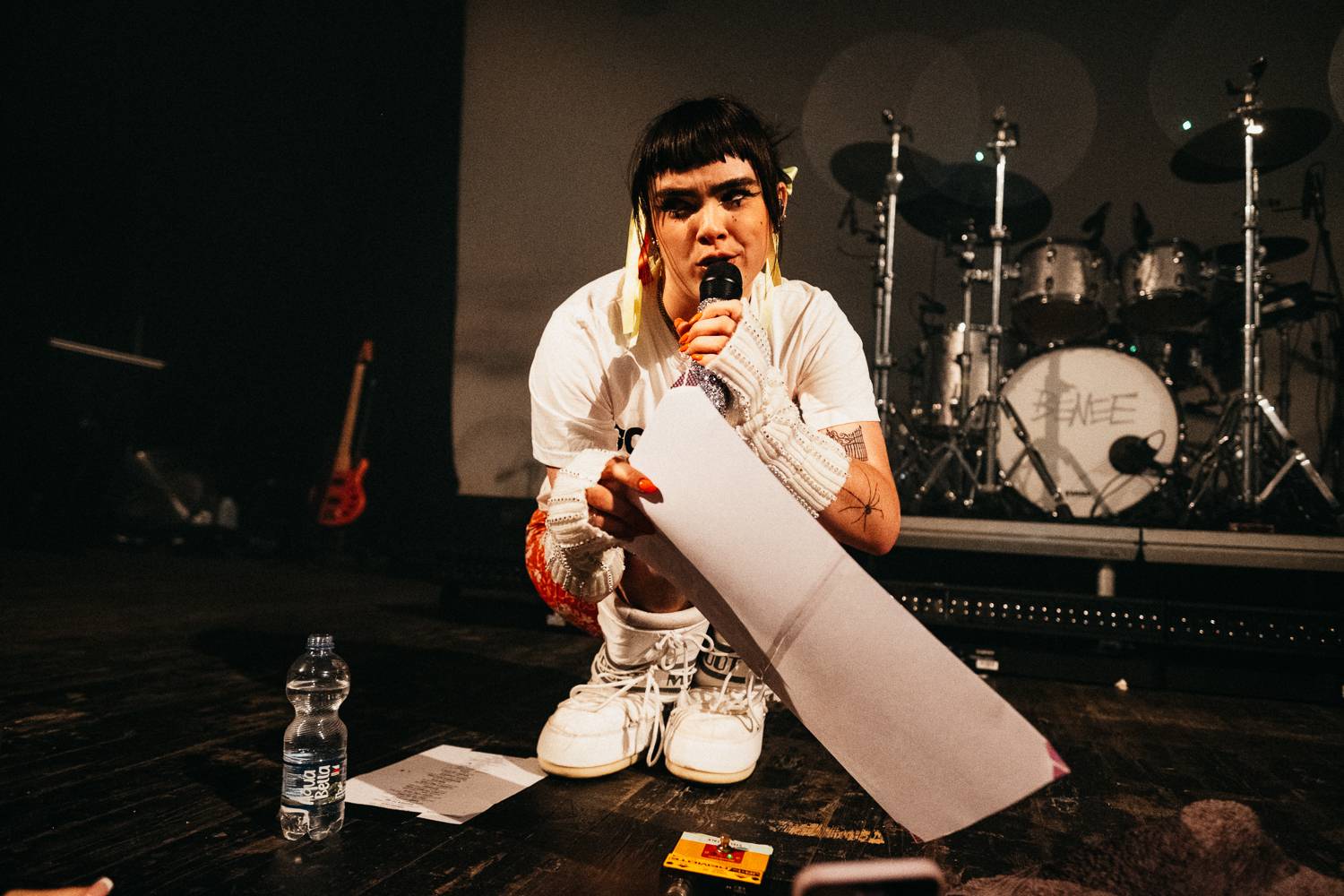 BENEE zahřála u srdce. Vyprávěla historky a poděkovala česky 