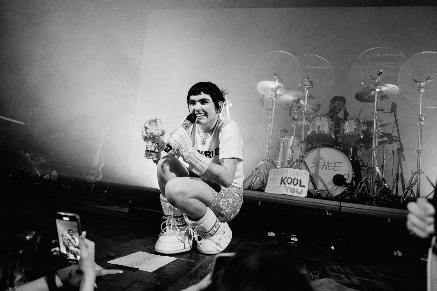 BENEE zahřála u srdce. Vyprávěla historky a poděkovala česky 