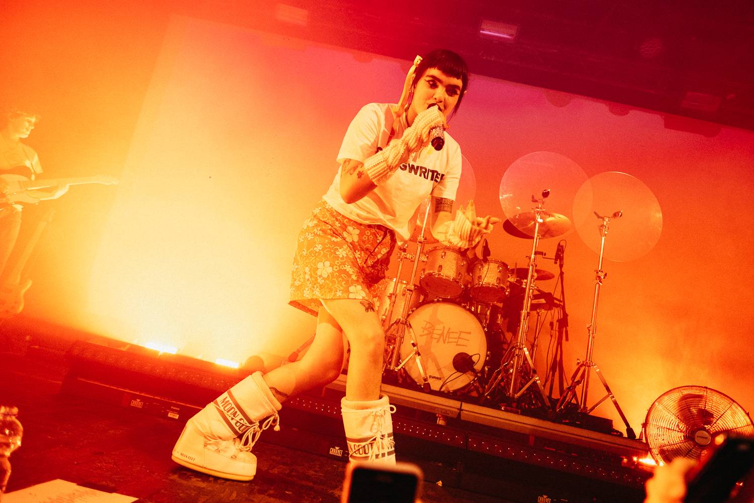 BENEE zahřála u srdce. Vyprávěla historky a poděkovala česky 