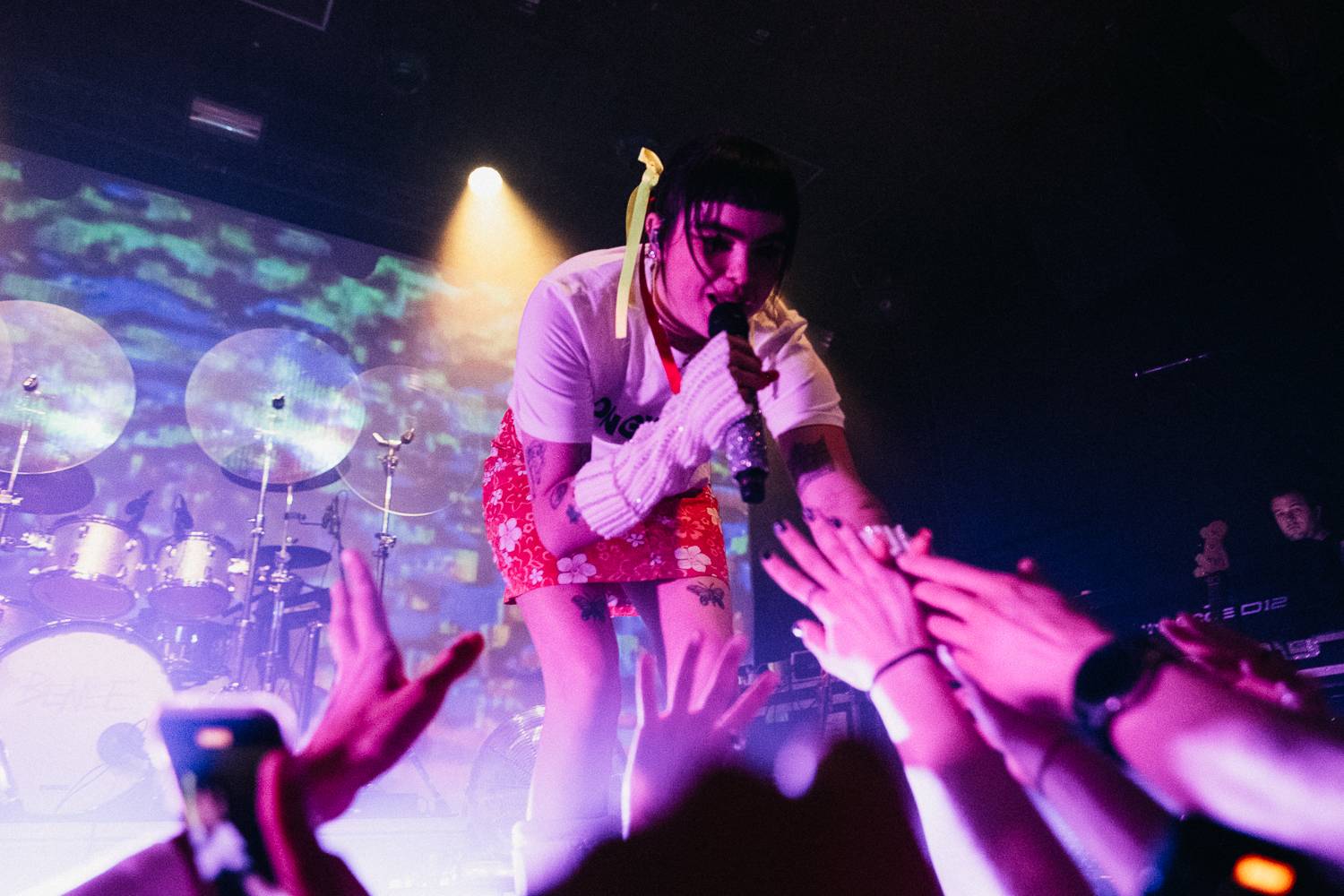 BENEE zahřála u srdce. Vyprávěla historky a poděkovala česky 