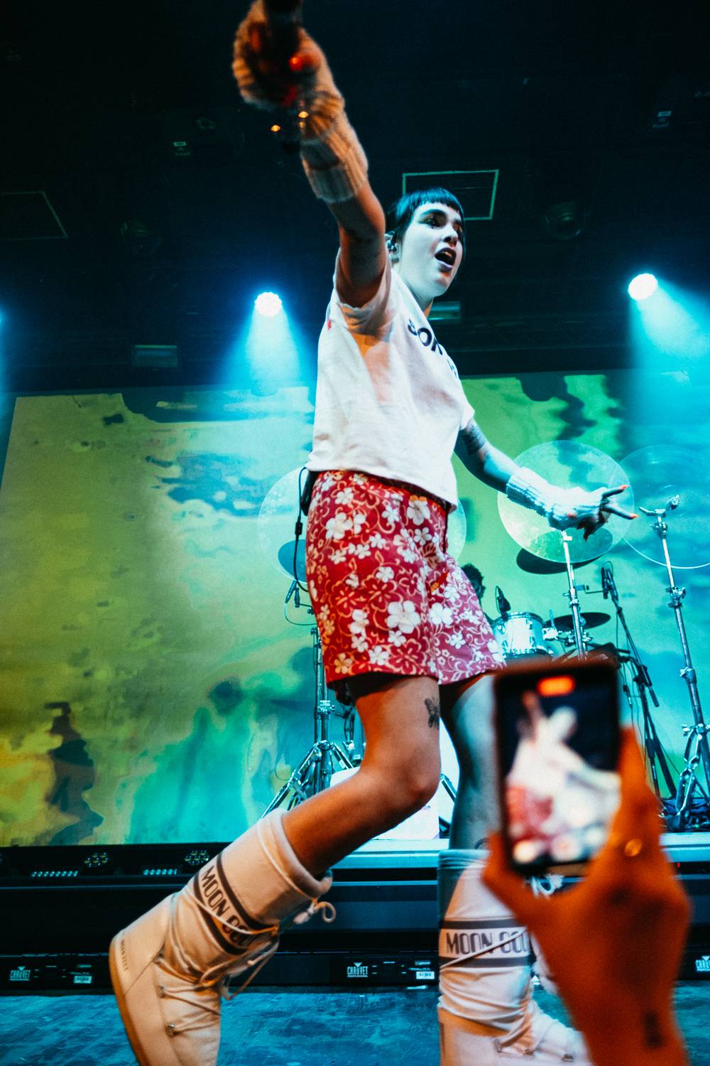 BENEE zahřála u srdce. Vyprávěla historky a poděkovala česky 