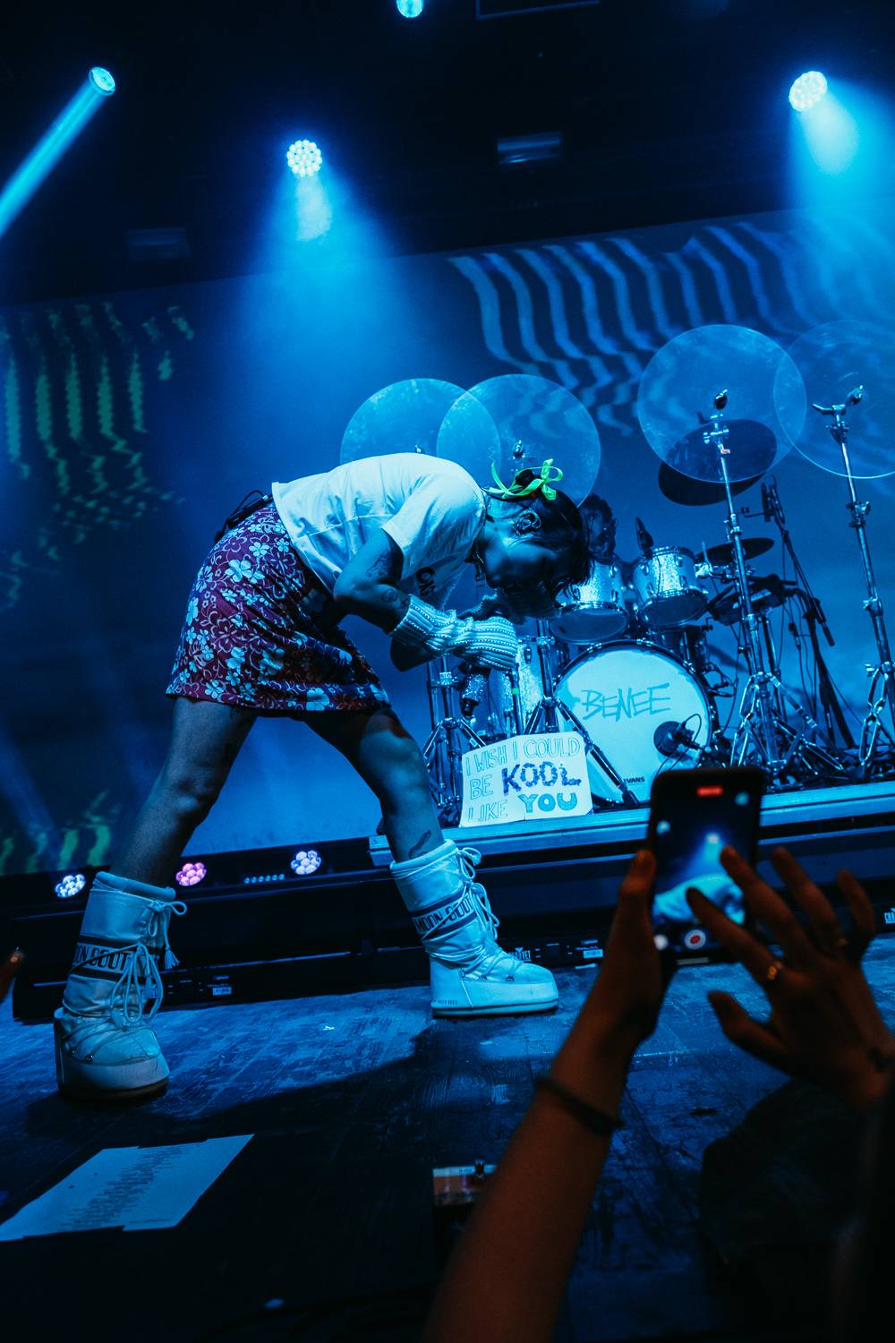 BENEE zahřála u srdce. Vyprávěla historky a poděkovala česky 