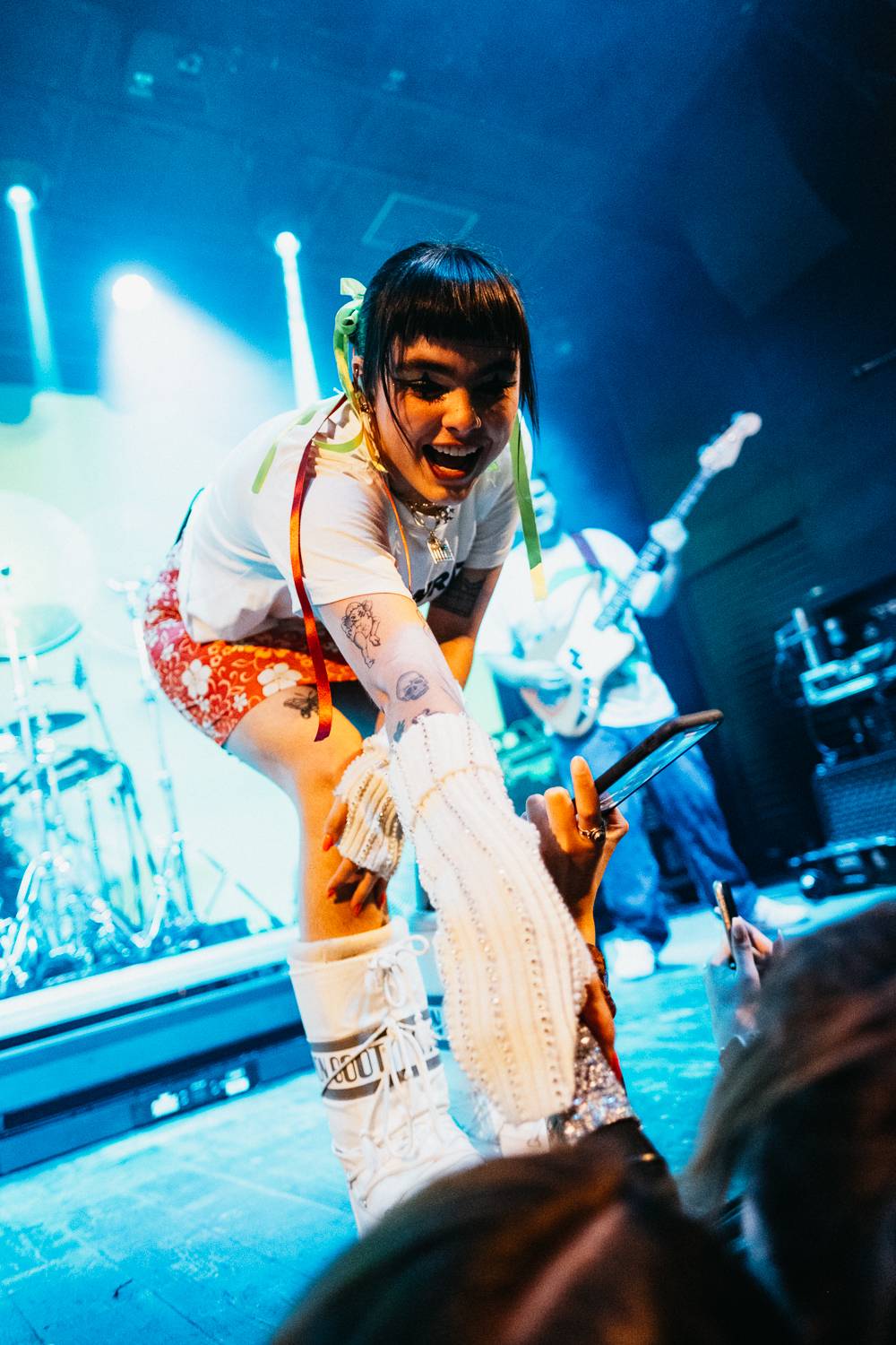 BENEE zahřála u srdce. Vyprávěla historky a poděkovala česky 