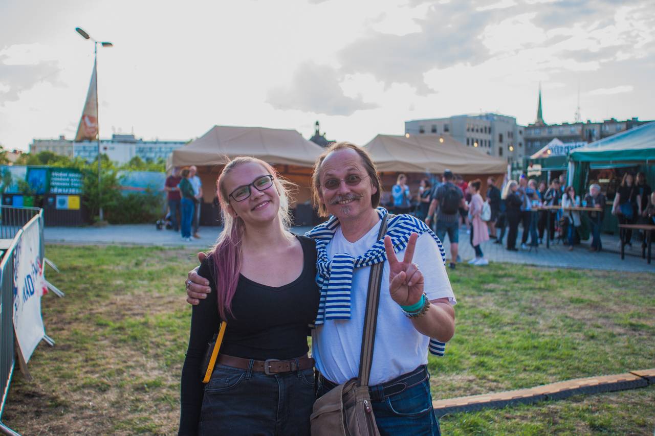 Monkey Business v Plzni chválili pivo a vyzvali Vémolu na souboj