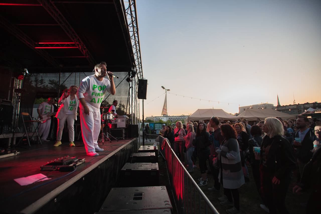 Monkey Business v Plzni chválili pivo a vyzvali Vémolu na souboj