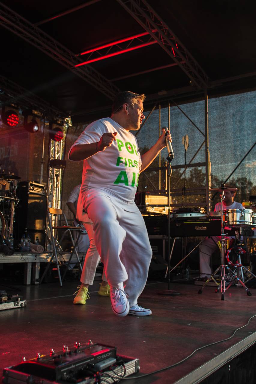 Monkey Business v Plzni chválili pivo a vyzvali Vémolu na souboj