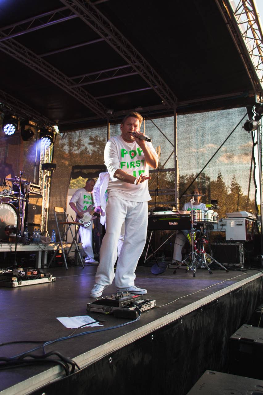 Monkey Business v Plzni chválili pivo a vyzvali Vémolu na souboj