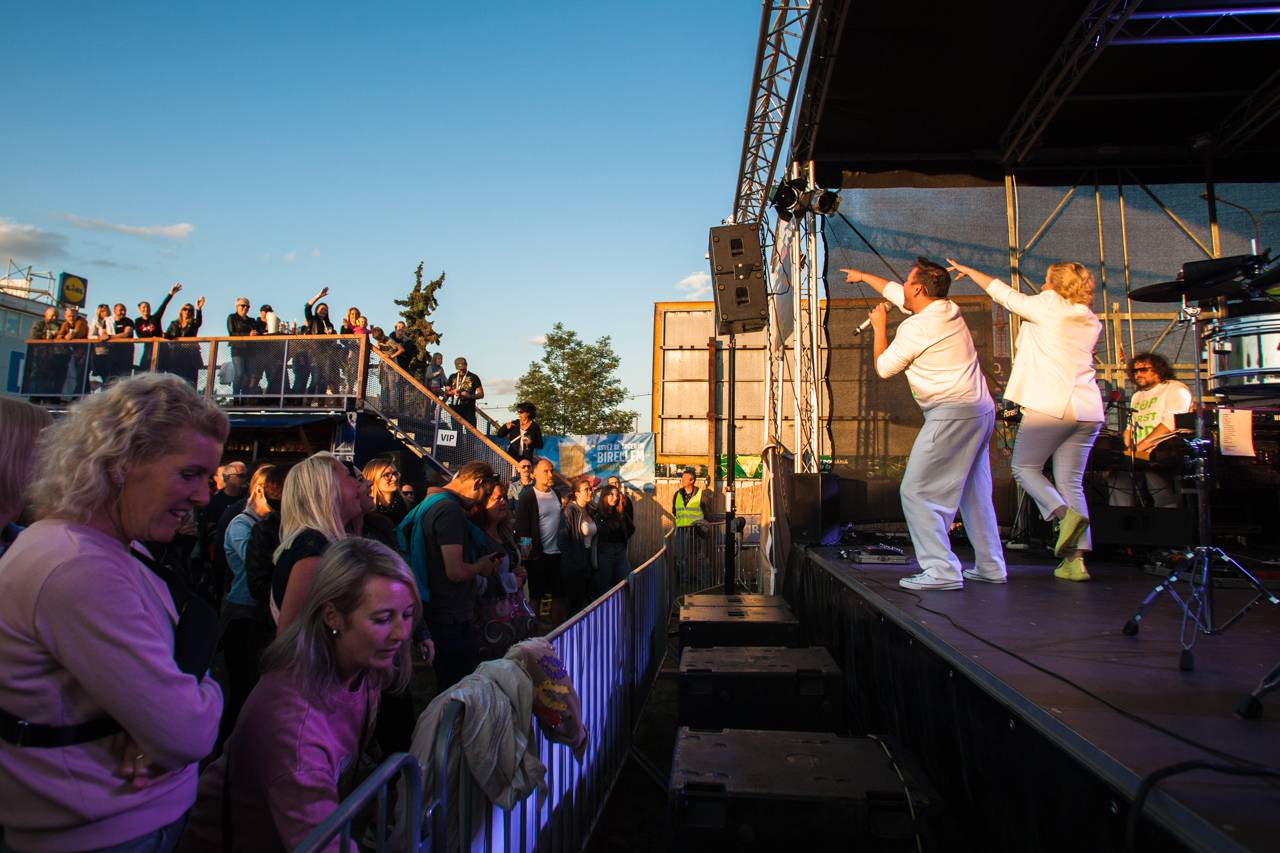 Monkey Business v Plzni chválili pivo a vyzvali Vémolu na souboj