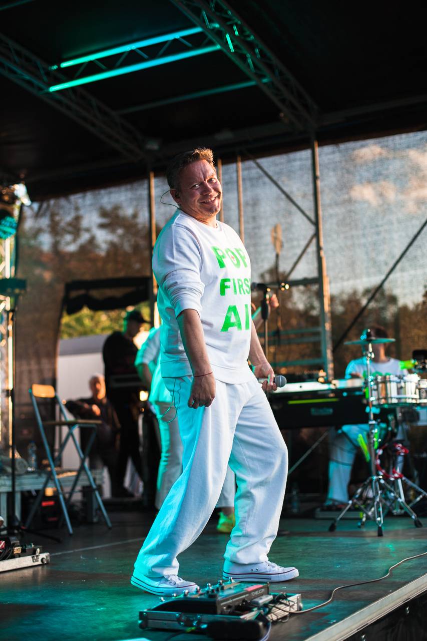 Monkey Business v Plzni chválili pivo a vyzvali Vémolu na souboj