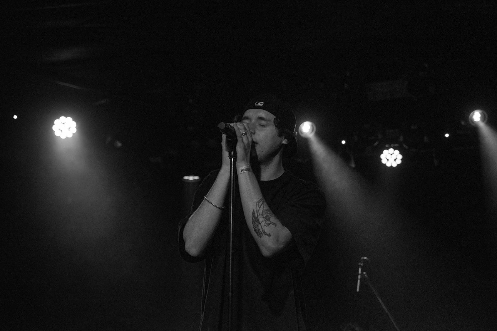 Rostoucí popová hvězda JC Stewart dorazil do Prahy, Sofian Medjmedj se ujal role předskokana