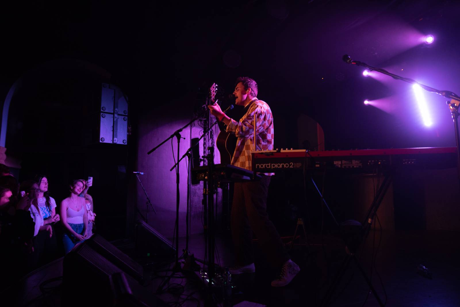 Rostoucí popová hvězda JC Stewart dorazil do Prahy, Sofian Medjmedj se ujal role předskokana