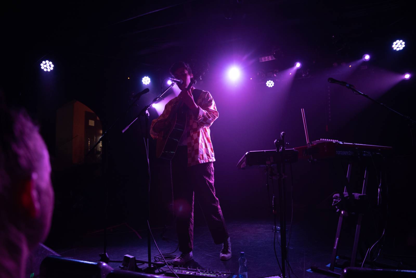 Rostoucí popová hvězda JC Stewart dorazil do Prahy, Sofian Medjmedj se ujal role předskokana