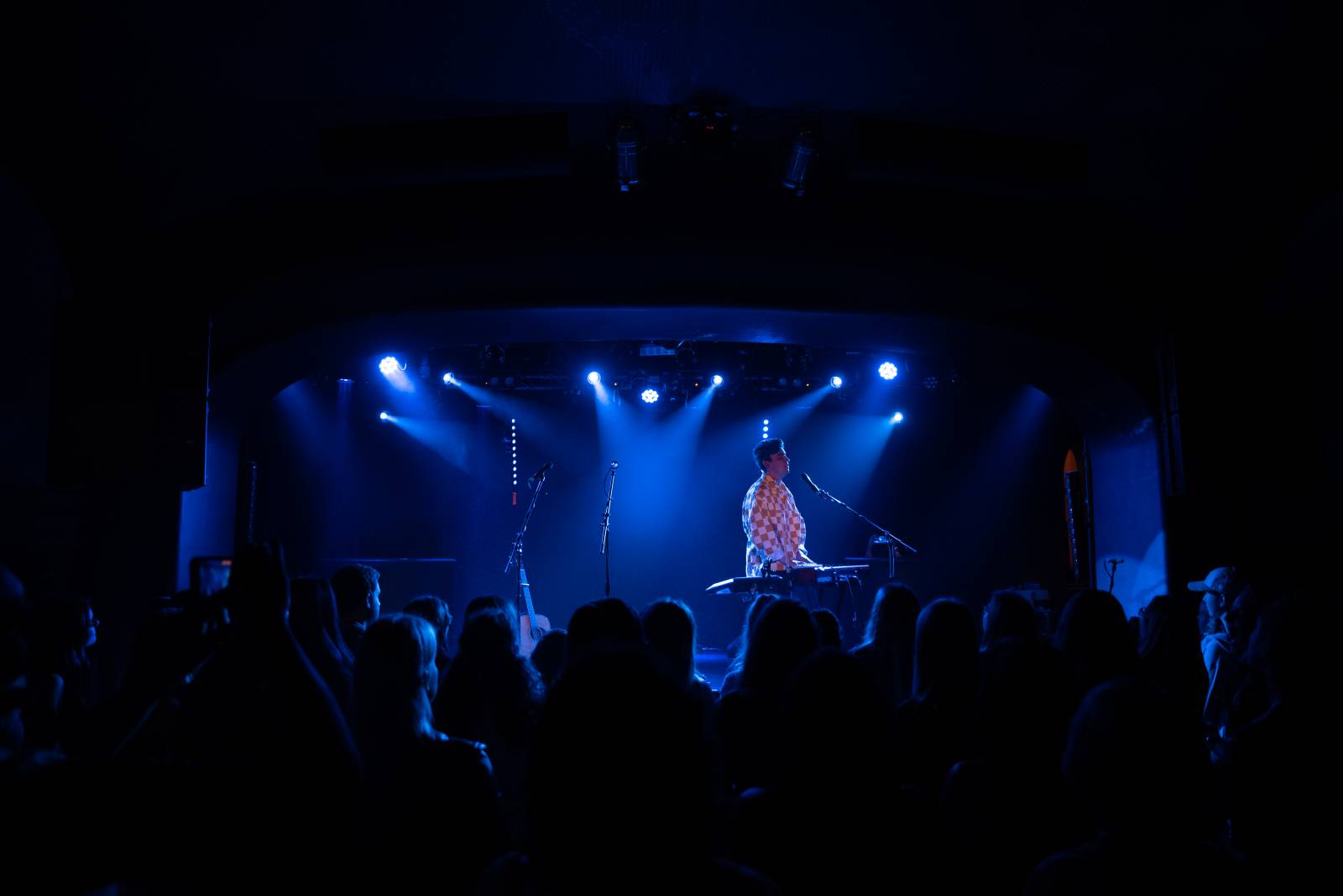 Rostoucí popová hvězda JC Stewart dorazil do Prahy, Sofian Medjmedj se ujal role předskokana