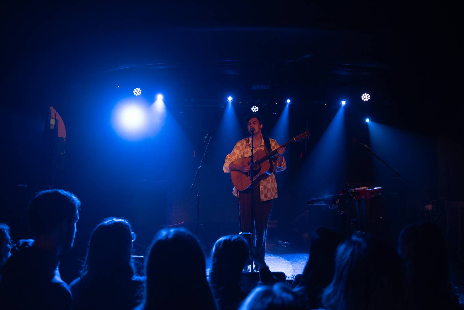 Rostoucí popová hvězda JC Stewart dorazil do Prahy, Sofian Medjmedj se ujal role předskokana