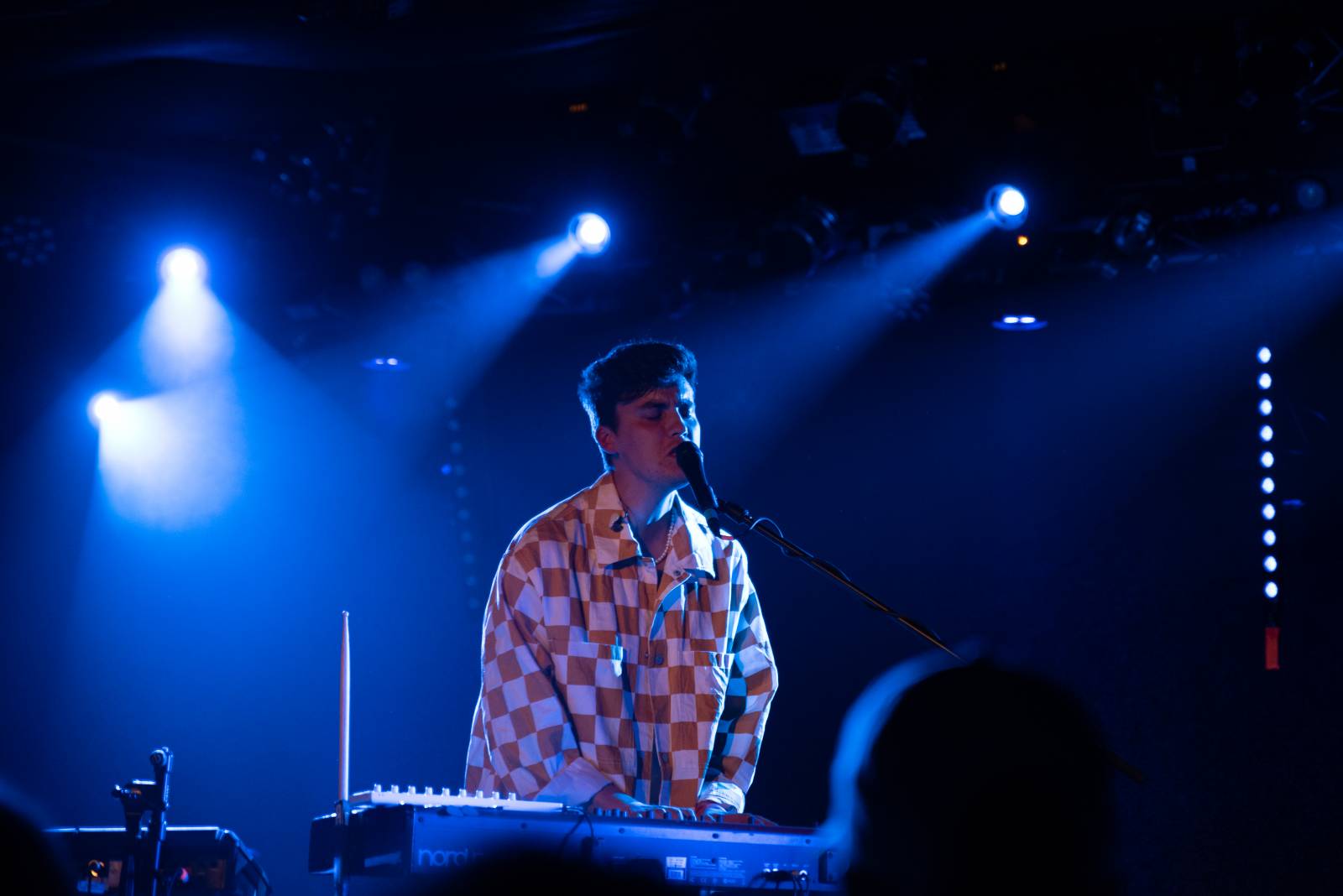 Rostoucí popová hvězda JC Stewart dorazil do Prahy, Sofian Medjmedj se ujal role předskokana