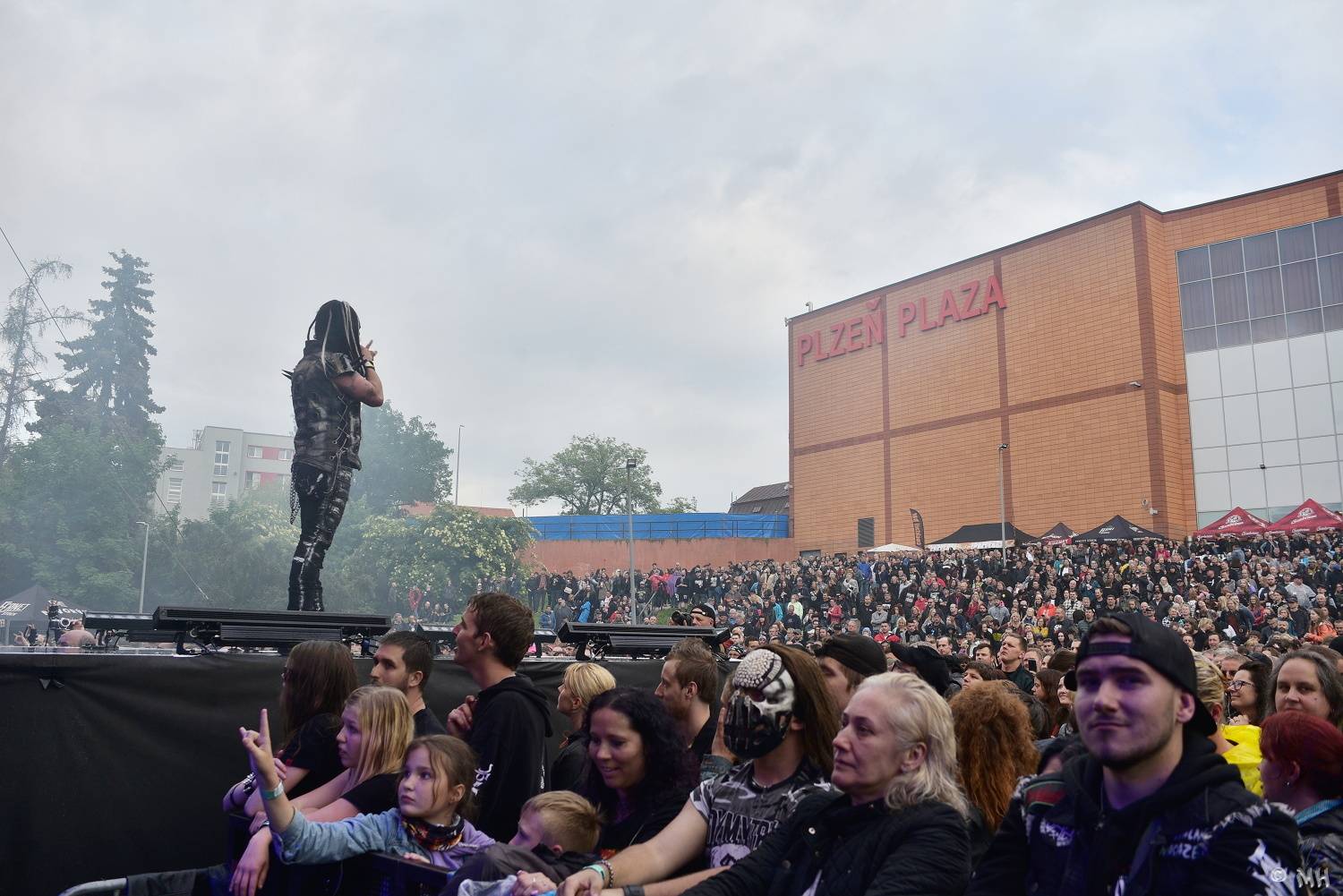 Večer ve znameni metalu. V Plzni zahráli Doga, Dymytry a Harlej