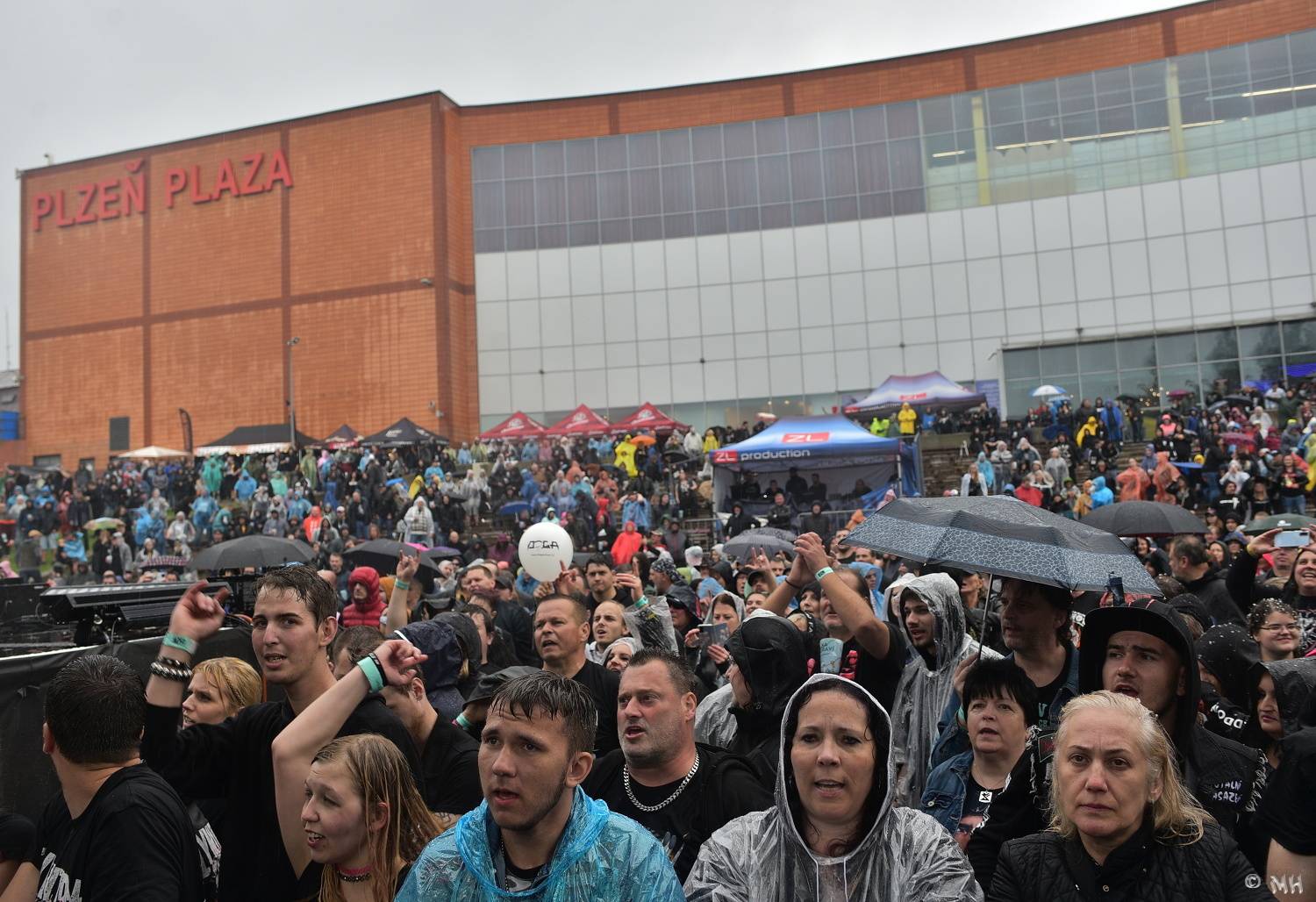 Večer ve znameni metalu. V Plzni zahráli Doga, Dymytry a Harlej