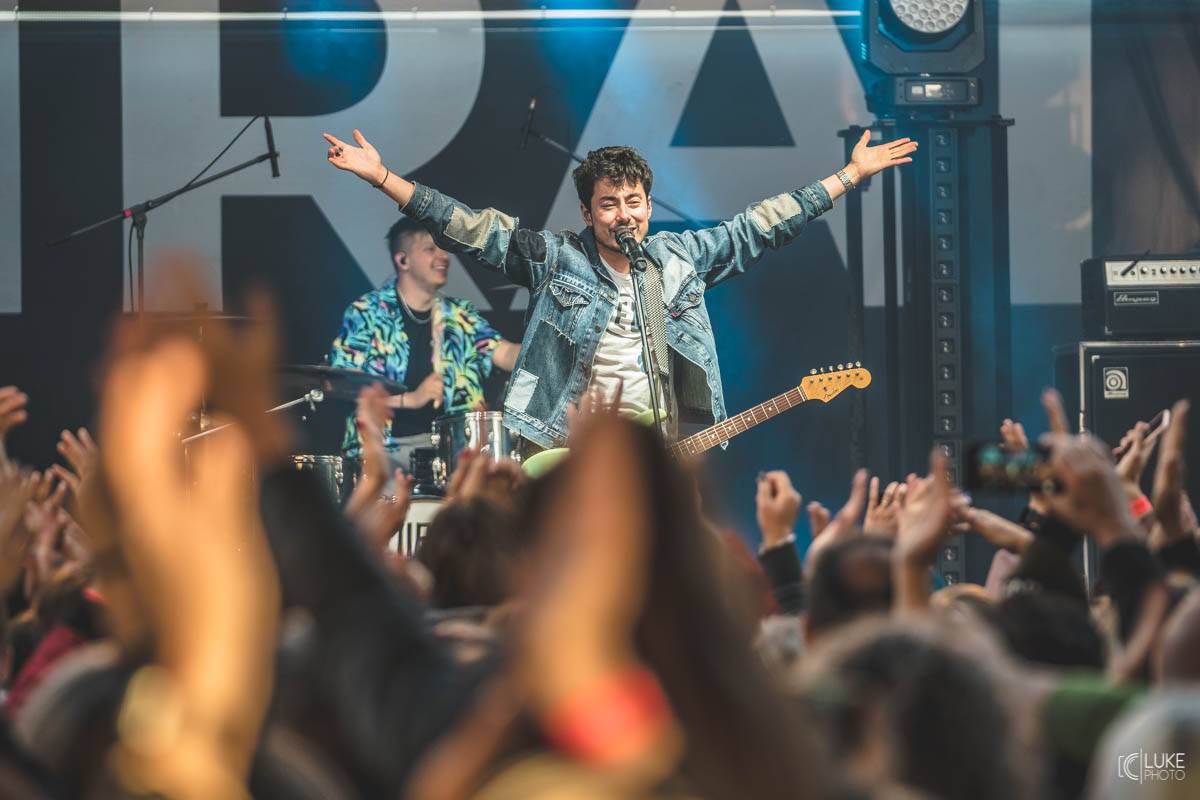 Letní parket ve Výravě s Mig 21 a Mirai doslova vřel. Nechyběly ohně, hořící paličky nebo létající kalhotky