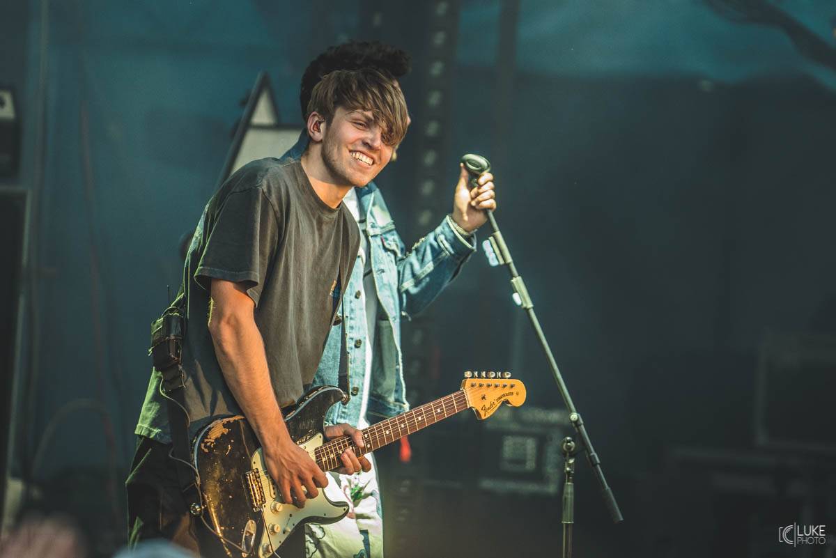 Letní parket ve Výravě s Mig 21 a Mirai doslova vřel. Nechyběly ohně, hořící paličky nebo létající kalhotky