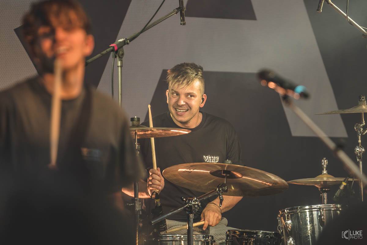 Letní parket ve Výravě s Mig 21 a Mirai doslova vřel. Nechyběly ohně, hořící paličky nebo létající kalhotky