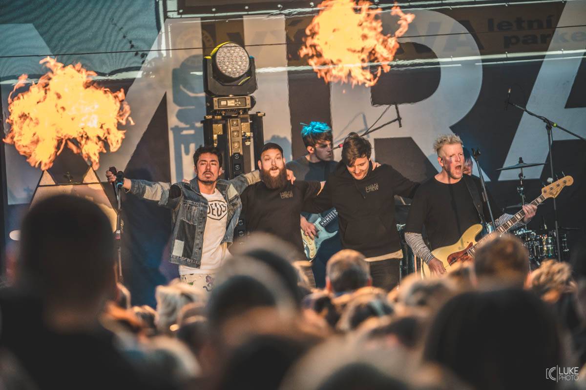 Letní parket ve Výravě s Mig 21 a Mirai doslova vřel. Nechyběly ohně, hořící paličky nebo létající kalhotky