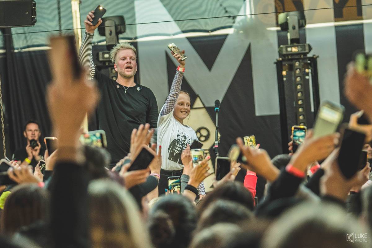 Letní parket ve Výravě s Mig 21 a Mirai doslova vřel. Nechyběly ohně, hořící paličky nebo létající kalhotky