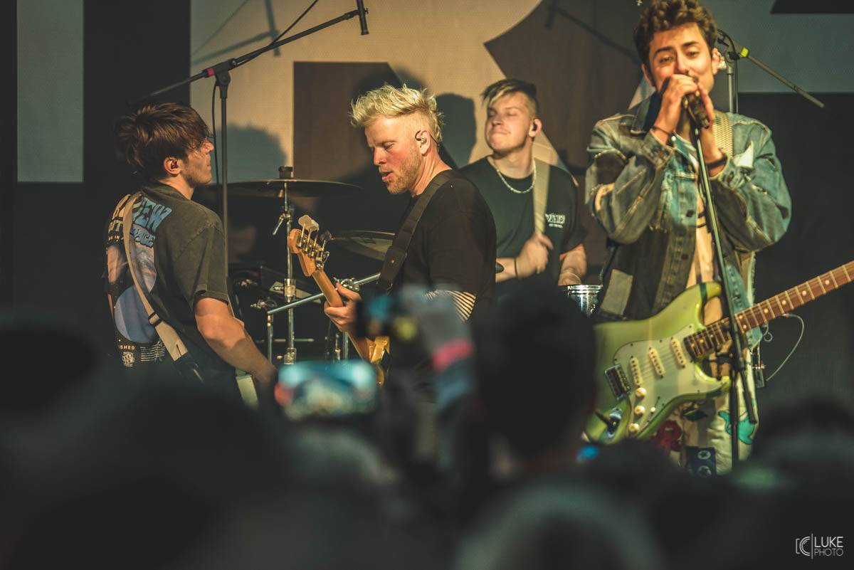 Letní parket ve Výravě s Mig 21 a Mirai doslova vřel. Nechyběly ohně, hořící paličky nebo létající kalhotky