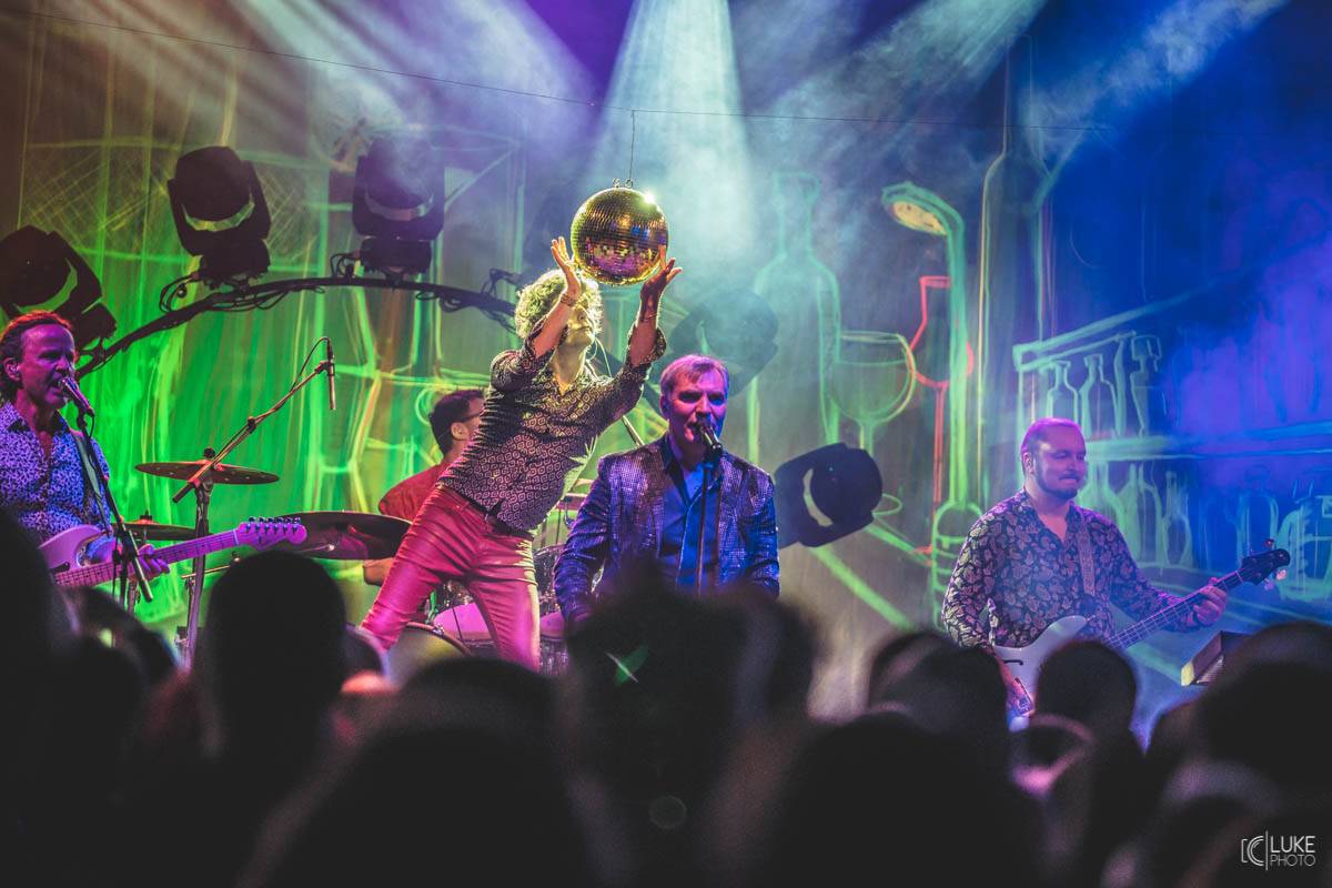 Letní parket ve Výravě s Mig 21 a Mirai doslova vřel. Nechyběly ohně, hořící paličky nebo létající kalhotky