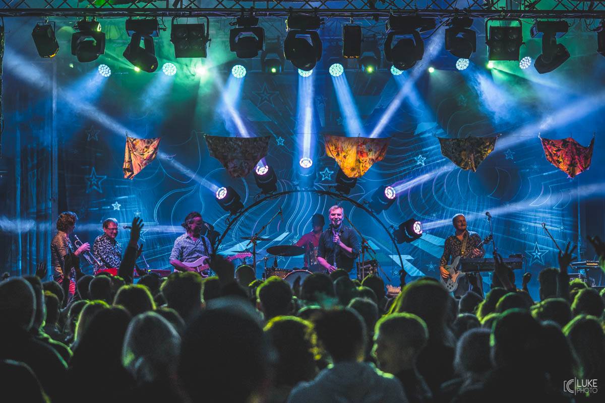 Letní parket ve Výravě s Mig 21 a Mirai doslova vřel. Nechyběly ohně, hořící paličky nebo létající kalhotky