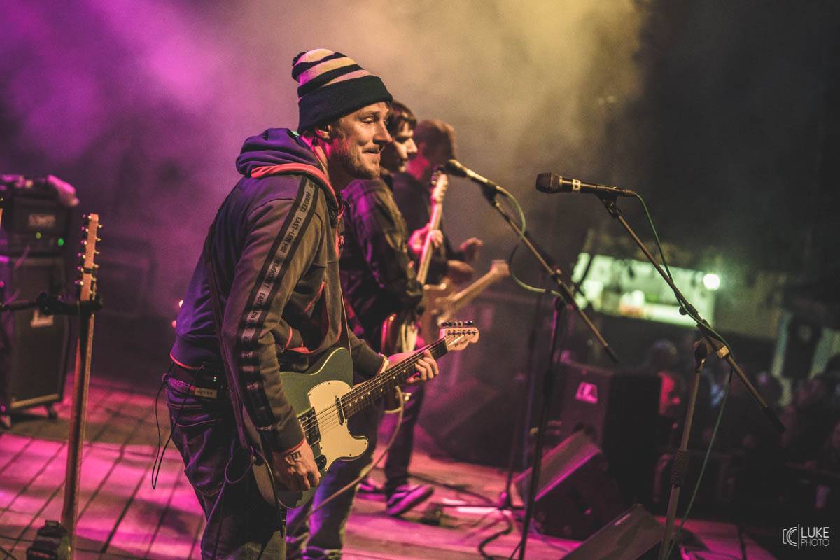 Letní parket ve Výravě s Mig 21 a Mirai doslova vřel. Nechyběly ohně, hořící paličky nebo létající kalhotky