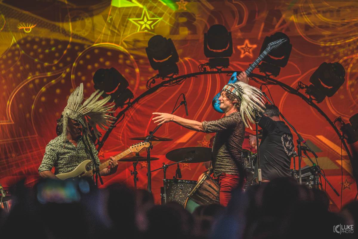 Letní parket ve Výravě s Mig 21 a Mirai doslova vřel. Nechyběly ohně, hořící paličky nebo létající kalhotky