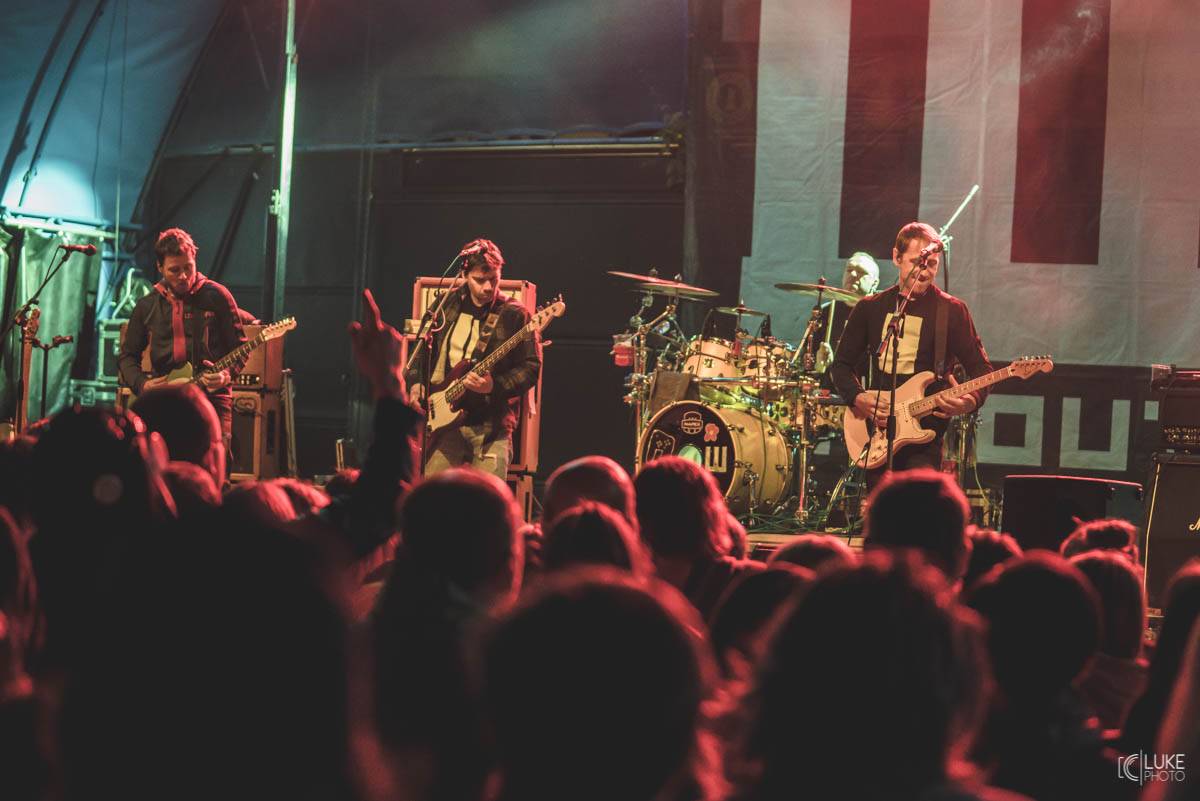 Letní parket ve Výravě s Mig 21 a Mirai doslova vřel. Nechyběly ohně, hořící paličky nebo létající kalhotky