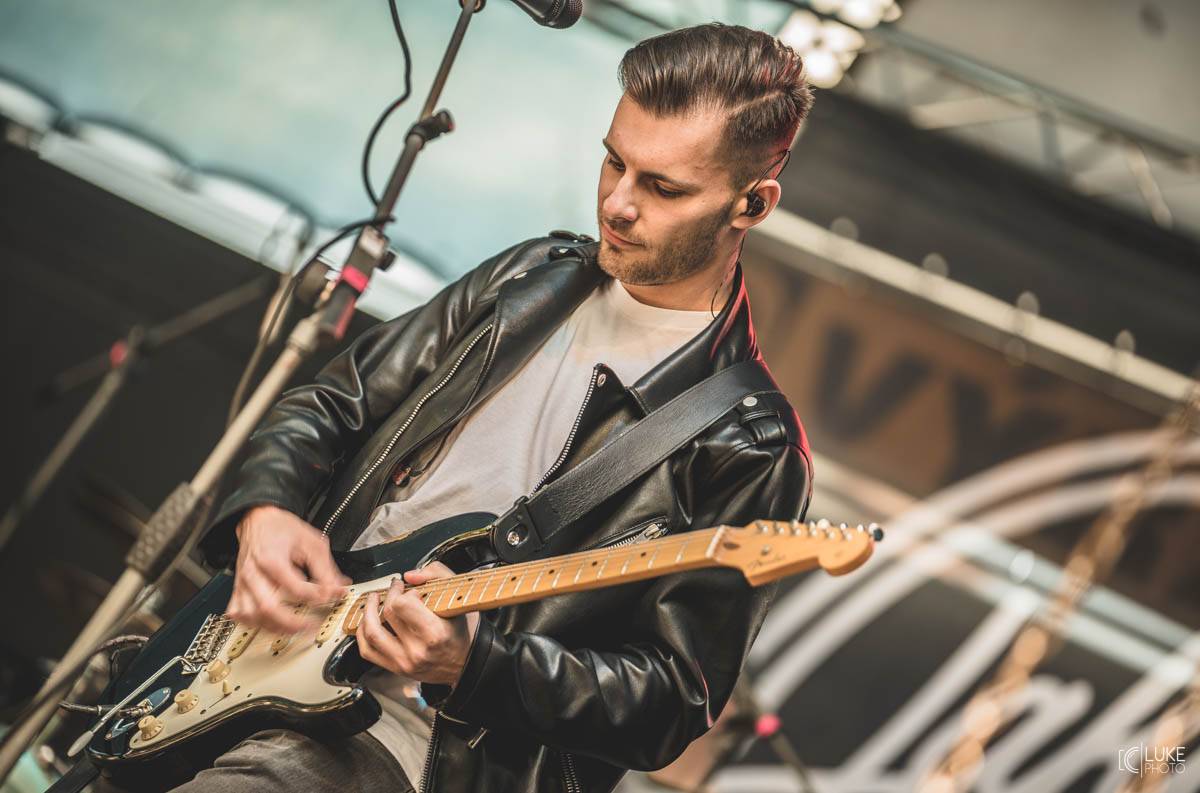 Letní parket ve Výravě s Mig 21 a Mirai doslova vřel. Nechyběly ohně, hořící paličky nebo létající kalhotky