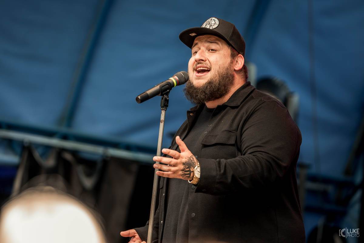 Letní parket ve Výravě s Mig 21 a Mirai doslova vřel. Nechyběly ohně, hořící paličky nebo létající kalhotky