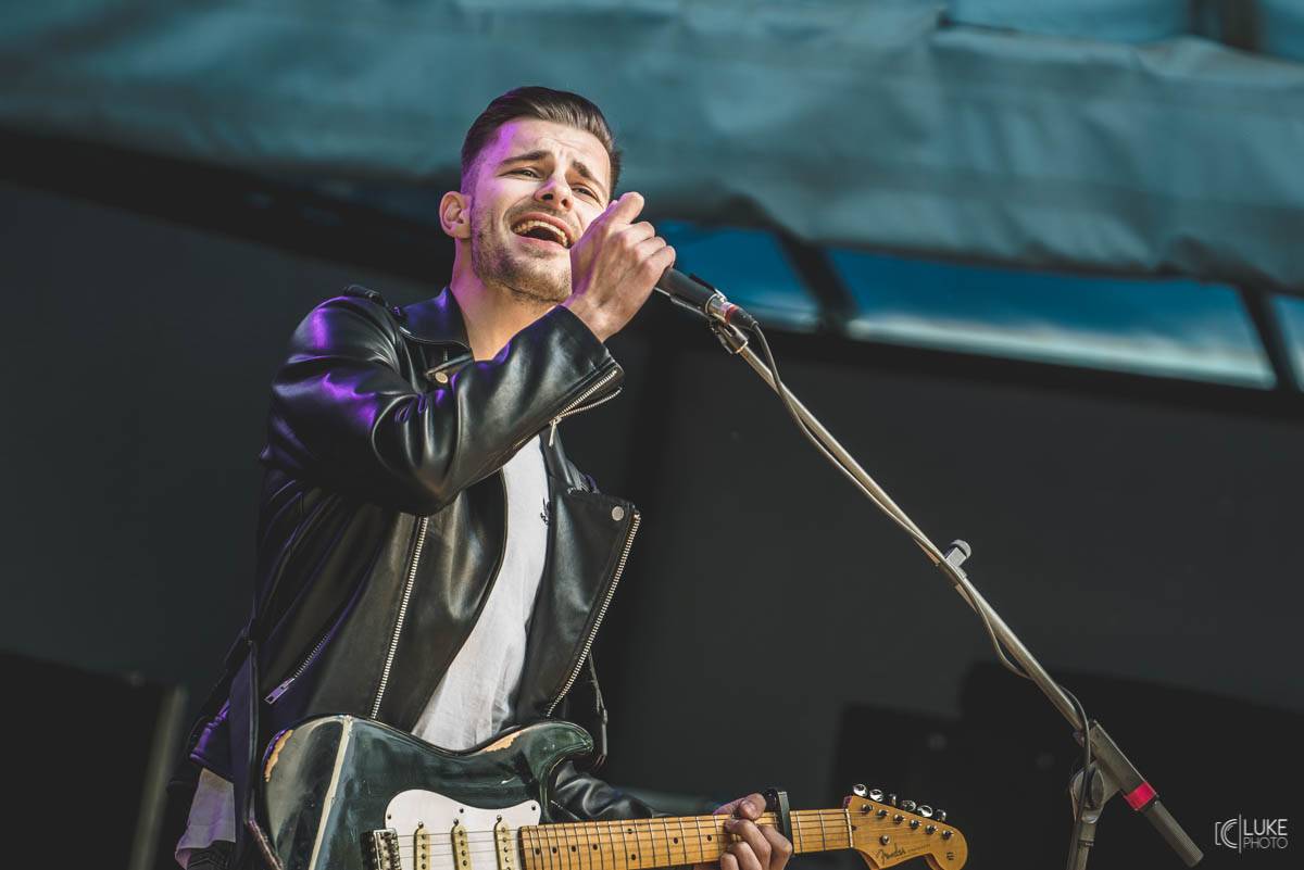 Letní parket ve Výravě s Mig 21 a Mirai doslova vřel. Nechyběly ohně, hořící paličky nebo létající kalhotky